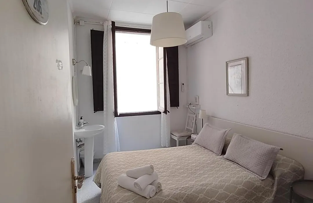 Hostal Dragonflybcn-1